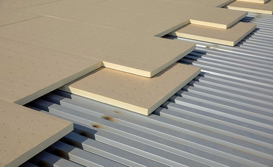 Multi-layered installation of roof insulation boards