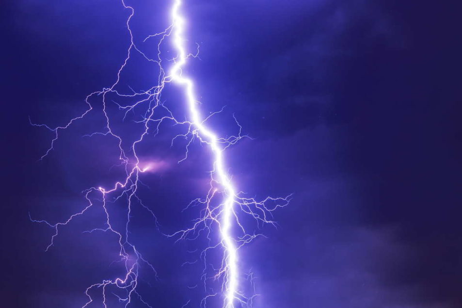 Florida Roofing Contractor Dies After Being Struck by Lightning | 2021-09-08